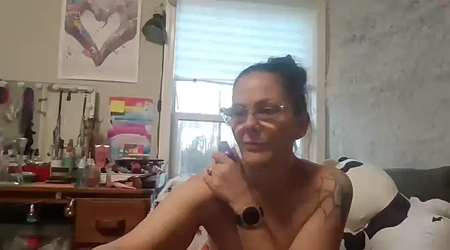 Snapshot of TopazVixen chatting on March 3, 2025, 12:06 pm TopazVixen online show from March 3, 2025, 12:06 pm