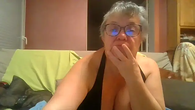 Vandeae44 online show from October 29, 2025, 9:03 pm