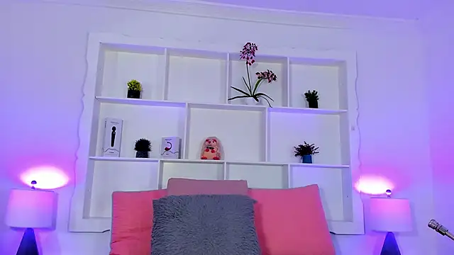 Jenifer Diaz online show from November 6, 2025, 2:54 pm