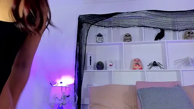 Jenifer Diaz online show from October 29, 2025, 1:21 pm