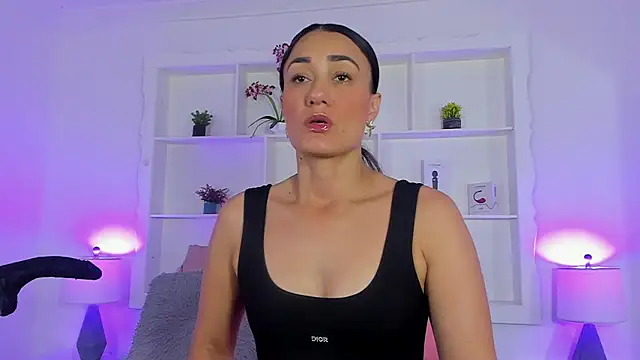 Jenifer Diaz online show from April 22, 2026, 12:45 pm