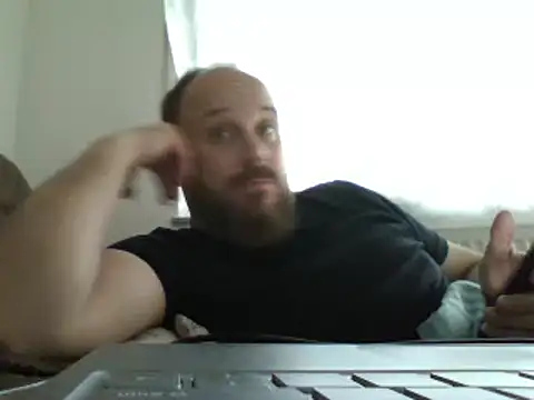 Snapshot of FROL83 chatting on April 6, 2026, 5:14 pm FROL83 online show from April 6, 2026, 5:14 pm