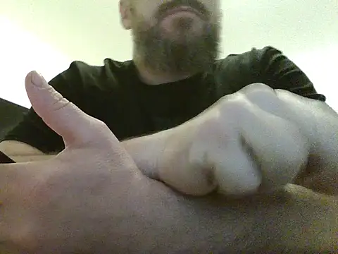 Snapshot of FROL83 chatting on April 13, 2026, 4:00 pm FROL83 online show from April 13, 2026, 4:00 pm