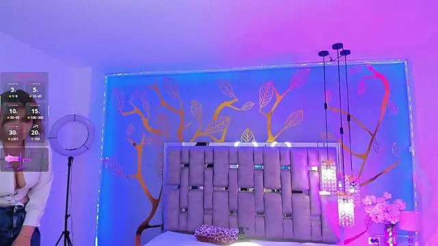 Snapshot of AlessiaDouce chatting on November 23, 2025, 8:30 pm AlessiaDouce online show from November 23, 2025, 8:30 pm