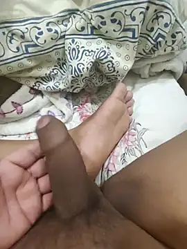 Sunnyoberoi01111 online show from March 3, 2025, 10:17 am