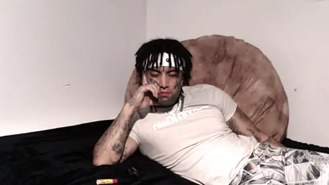 Snapshot of Azazelihornyasf chatting on November 27, 2025, 8:26 am Azazelihornyasf online show from November 27, 2025, 8:26 am