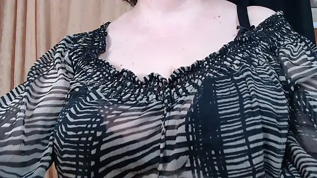 Snapshot of _MissJ_ chatting on March 19, 2026, 3:28 am MissJ online show from March 19, 2026, 3:28 am