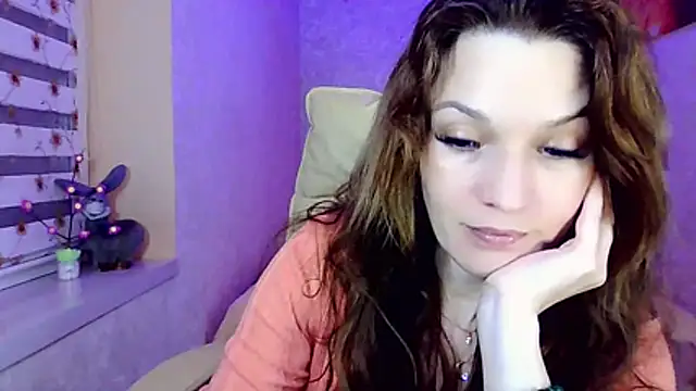 impossibleluna online show from April 13, 2026, 6:56 pm