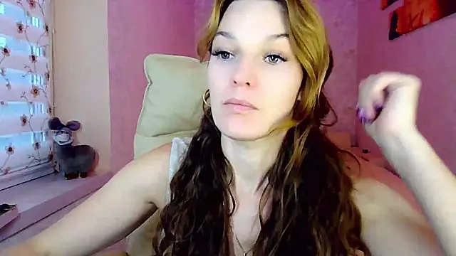 impossibleluna online show from November 3, 2025, 2:31 pm