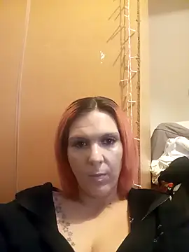Snapshot of Geilesie32 chatting on December 22, 2025, 10:10 pm Geilesie32 online show from December 22, 2025, 10:10 pm