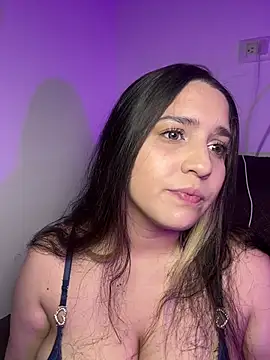 Snapshot of valentina_jonnes1 chatting on February 10, 2026, 5:28 am valentina jonnes1 online show from February 10, 2026, 5:28 am