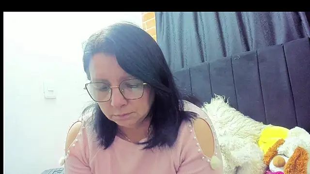 Evaaross 2345 online show from November 27, 2025, 10:59 am