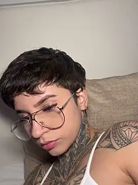Snapshot of AliceShazaham_ chatting on March 26, 2026, 4:11 am AliceShazaham online show from March 26, 2026, 4:11 am