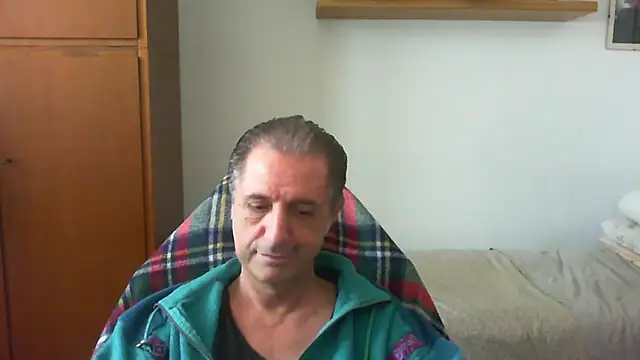 Snapshot of lliuk70mi chatting on April 11, 2026, 12:42 pm lliuk70mi online show from April 11, 2026, 12:42 pm