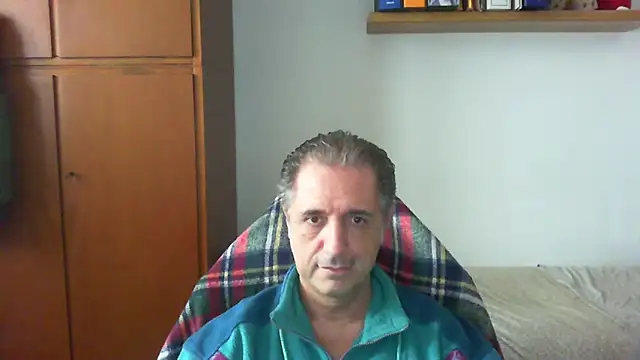 Snapshot of lliuk70mi chatting on April 13, 2026, 12:42 pm lliuk70mi online show from April 13, 2026, 12:42 pm