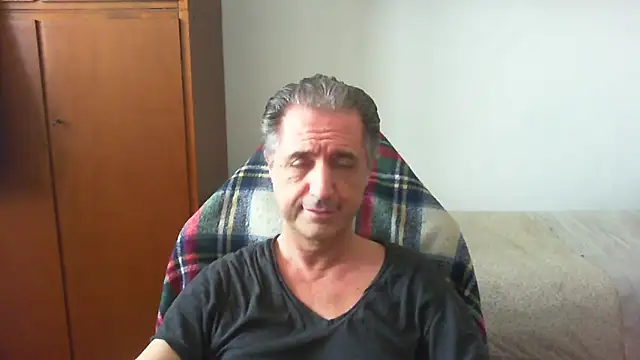Snapshot of lliuk70mi chatting on April 10, 2026, 12:34 pm lliuk70mi online show from April 10, 2026, 12:34 pm