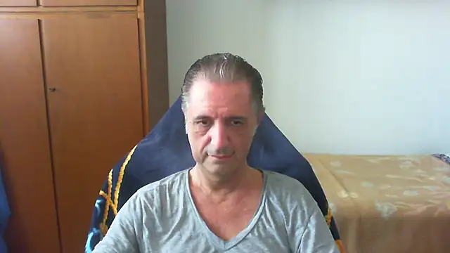 Snapshot of lliuk70mi chatting on May 23, 2026, 12:15 pm lliuk70mi online show from May 23, 2026, 12:15 pm