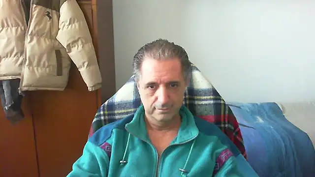 Snapshot of lliuk70mi chatting on April 6, 2026, 12:39 pm lliuk70mi online show from April 6, 2026, 12:39 pm