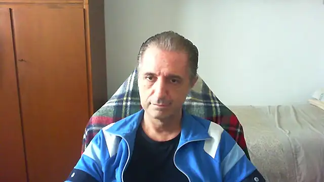 Snapshot of lliuk70mi chatting on May 8, 2026, 1:04 pm lliuk70mi online show from May 8, 2026, 1:04 pm