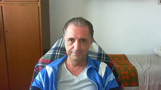 Snapshot of lliuk70mi chatting on May 17, 2026, 12:16 pm lliuk70mi online show from May 17, 2026, 12:16 pm