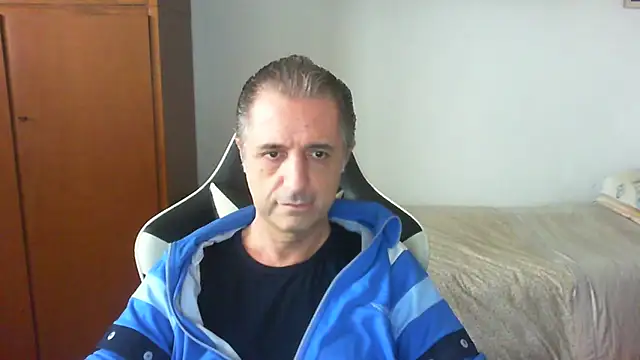 Snapshot of lliuk70mi chatting on May 5, 2026, 12:19 pm lliuk70mi online show from May 5, 2026, 12:19 pm