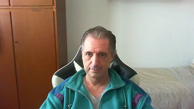 Snapshot of lliuk70mi chatting on April 26, 2026, 12:13 pm lliuk70mi online show from April 26, 2026, 12:13 pm