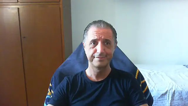 Snapshot of lliuk70mi chatting on May 29, 2026, 12:44 pm lliuk70mi online show from May 29, 2026, 12:44 pm