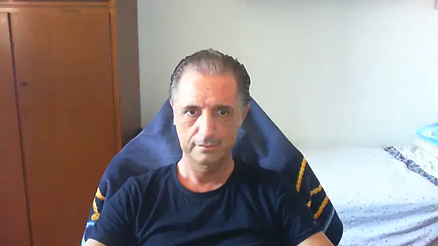 Snapshot of lliuk70mi chatting on May 27, 2026, 1:18 pm lliuk70mi online show from May 27, 2026, 1:18 pm