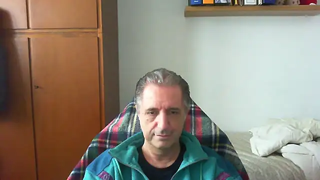 Snapshot of lliuk70mi chatting on April 15, 2026, 1:37 pm lliuk70mi online show from April 15, 2026, 1:37 pm