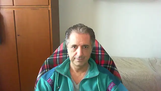 Snapshot of lliuk70mi chatting on April 24, 2026, 3:25 pm lliuk70mi online show from April 24, 2026, 3:25 pm