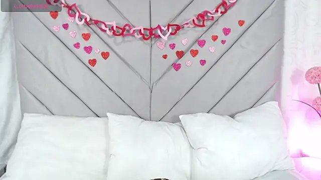 Snapshot of AnnaQueen_ chatting on February 24, 2025, 4:15 pm AnnaQueen online show from February 24, 2025, 4:15 pm