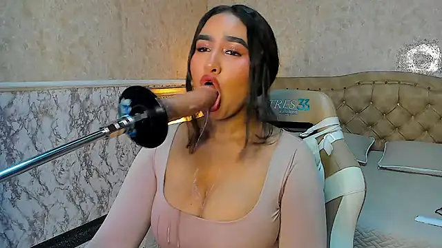 cute mia23 online show from May 1, 2026, 5:40 pm