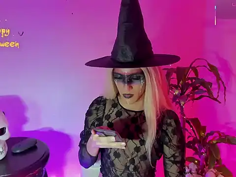 Snapshot of Regiina_Doll chatting on October 10, 2025, 2:12 am Regiina Doll online show from October 10, 2025, 2:12 am