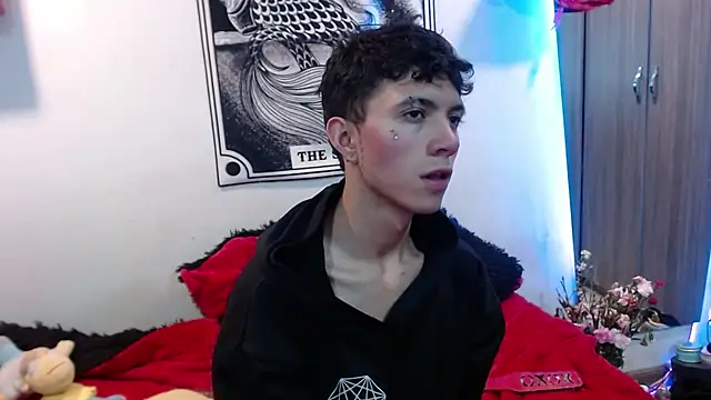 Justyn Ross online show from December 16, 2025, 3:22 am