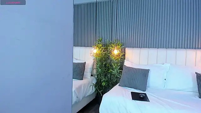 LinaGlam online show from November 7, 2025, 5:06 pm