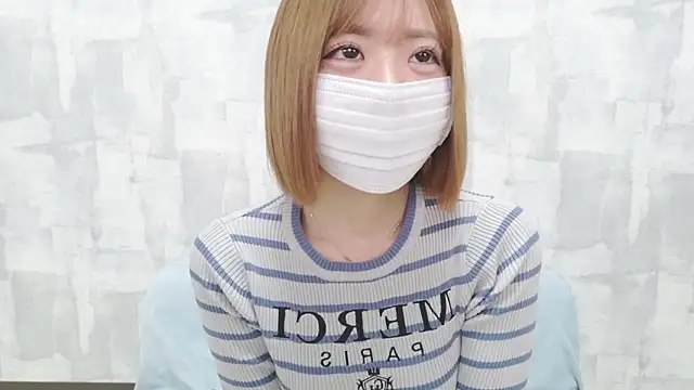 Snapshot of LOVE_MOMO_LOVE chatting on April 5, 2026, 12:45 pm LOVE MOMO LOVE online show from April 5, 2026, 12:45 pm