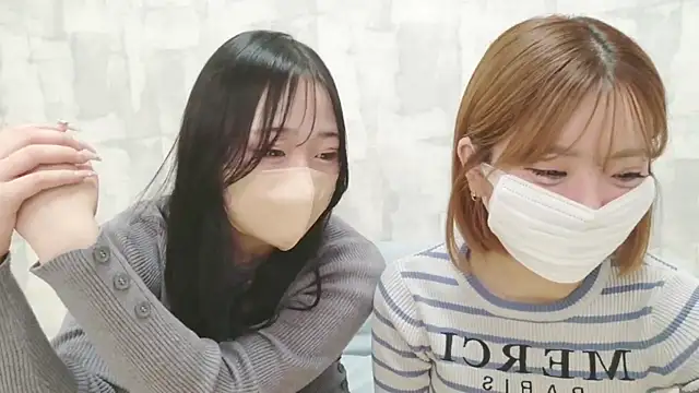 Snapshot of LOVE_MOMO_LOVE chatting on April 24, 2026, 12:07 pm LOVE MOMO LOVE online show from April 24, 2026, 12:07 pm