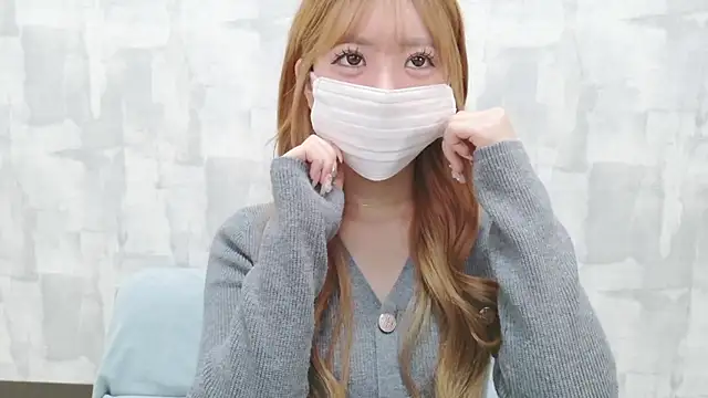 Snapshot of LOVE_MOMO_LOVE chatting on March 25, 2026, 11:42 am LOVE MOMO LOVE online show from March 25, 2026, 11:42 am