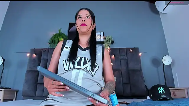 DulceAurora   online show from March 28, 2026, 2:45 am