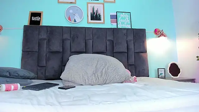 Snapshot of DulceAurora__ chatting on March 22, 2025, 8:51 am DulceAurora online show from March 22, 2025, 8:51 am