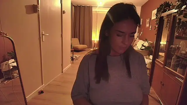 Snapshot of Nina24 chatting on December 16, 2025, 7:40 pm Nina24 online show from December 16, 2025, 7:40 pm