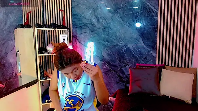 Isalombardi online show from November 8, 2025, 3:43 am