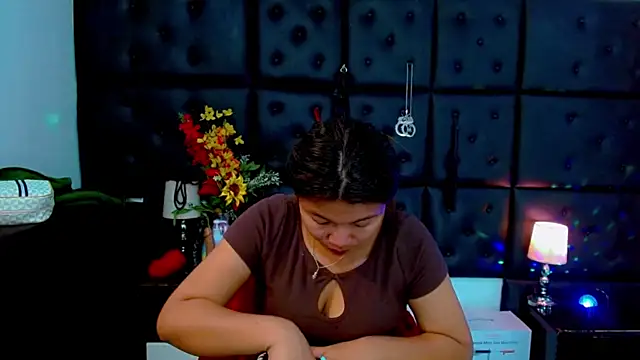 Isalombardi online show from July 17, 2026, 2:42 am