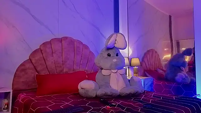 Layla Cullen online show from November 8, 2025, 7:39 pm