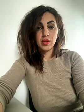 EmaSkyes online show from October 3, 2025, 7:10 am