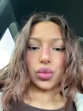 Snapshot of Leila_Brooklyn chatting on April 24, 2026, 8:16 am Leila Brooklyn online show from April 24, 2026, 8:16 am