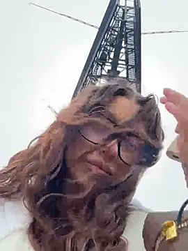 Leila Brooklyn online show from April 20, 2026, 7:44 am