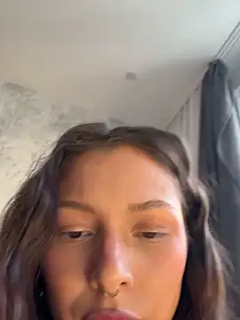 Snapshot of Leila_Brooklyn chatting on May 1, 2026, 7:35 am Leila Brooklyn online show from May 1, 2026, 7:35 am