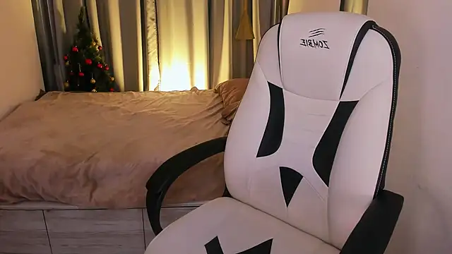 Lil Melanie  online show from December 24, 2024, 6:17 pm