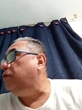 Snapshot of MATTHEW_MRANDA chatting on October 8, 2025, 3:30 am MATTHEW MRANDA online show from October 8, 2025, 3:30 am